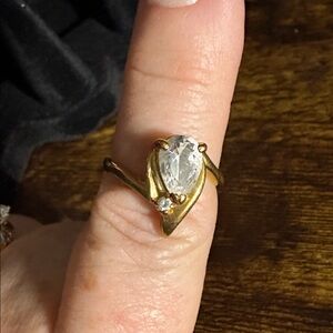 Beautiful Pear Cut CZ Ring size 7